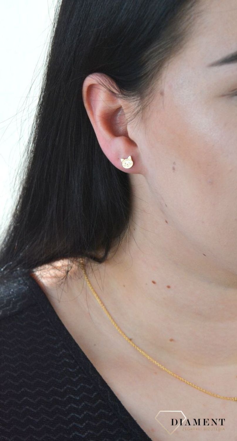 Złote kolczyki kotki na sztyft 333 KL 8072 333.jpg